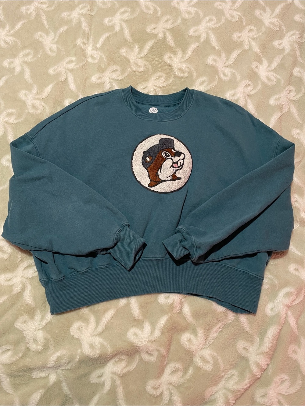 Buc-ee’s Embroidered Cropped Crewneck Sweatshirt